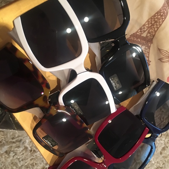 Sunglasses bundle - Picture 2 of 2